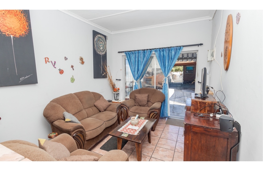 5 Bedroom Property for Sale in Avondale Western Cape